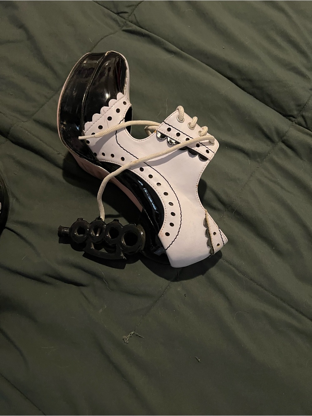 Women’s Two-Tone Lace-Up Brogue Flats - White and Black - Picture 5 of 5